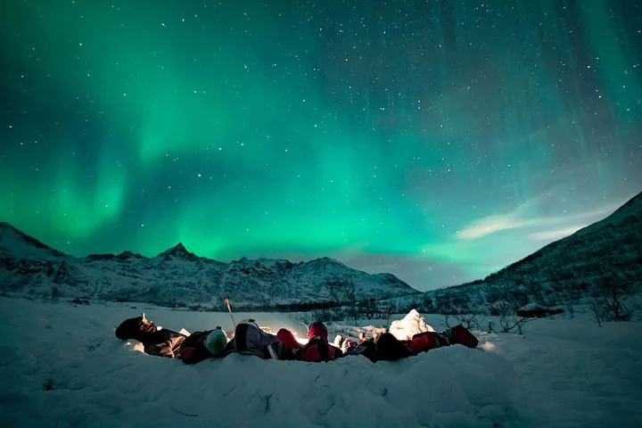 Caccia all'aurora boreale in piccolo gruppo con foto